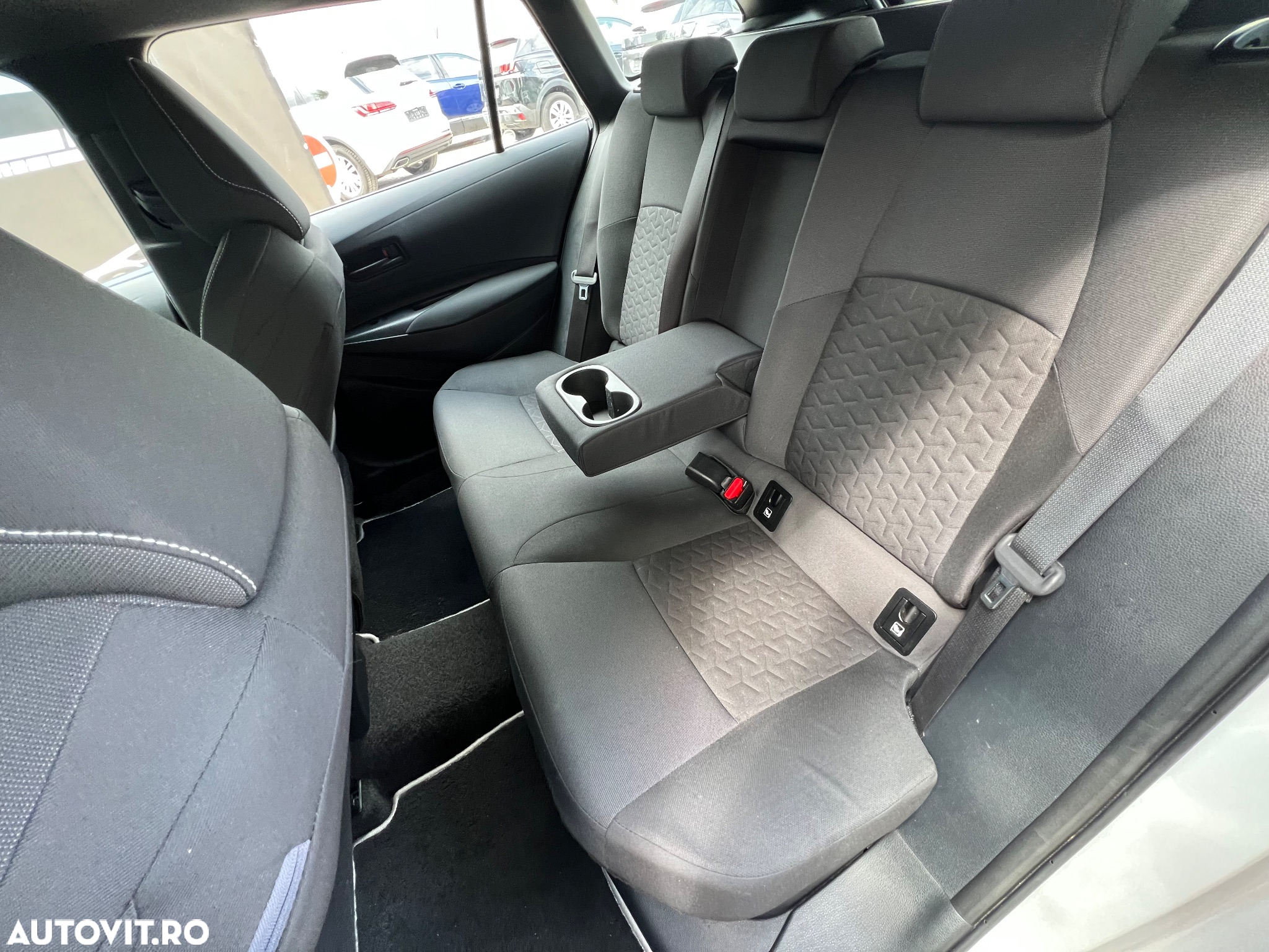 Toyota Corolla 1.8 Hybrid Touring Sports Comfort - 14