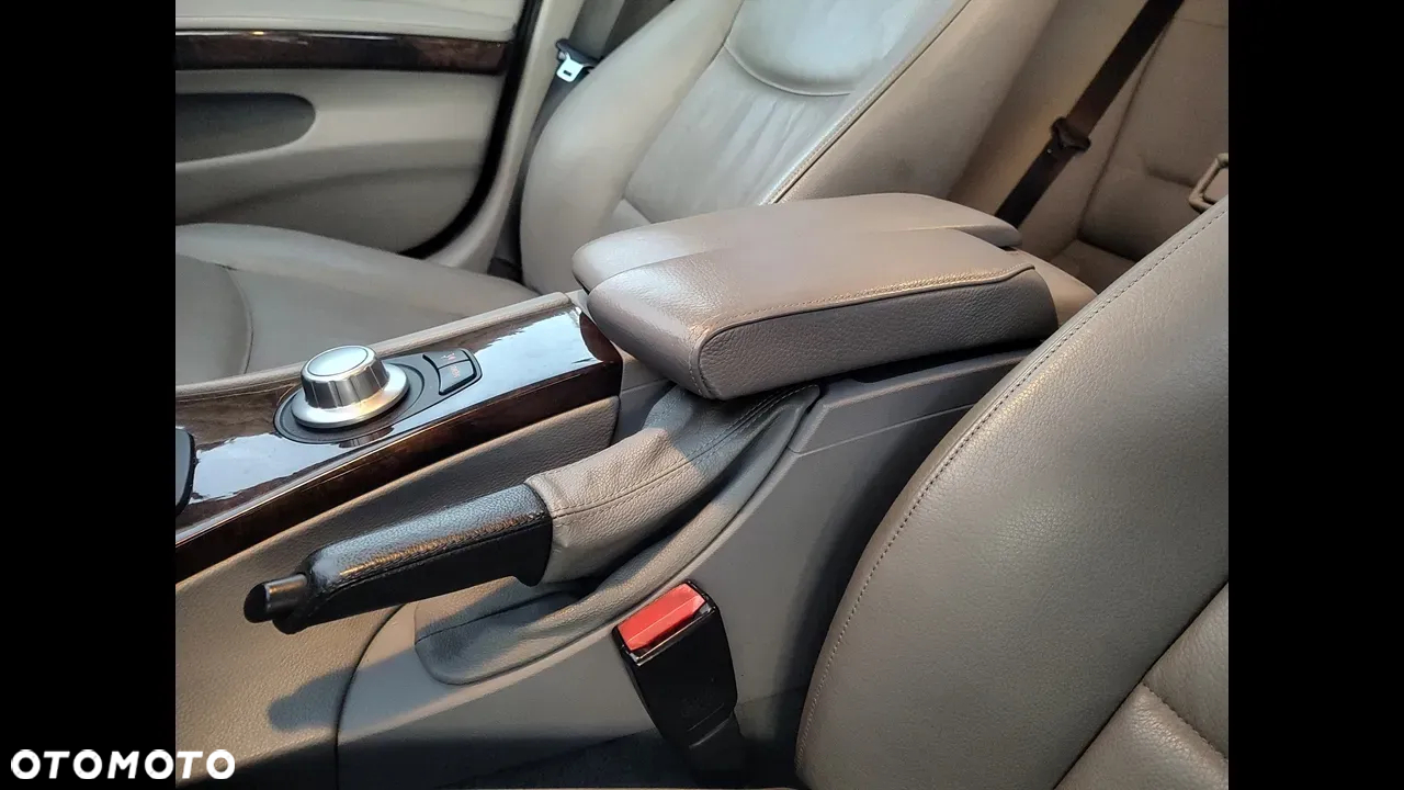 BMW Seria 3 330xi - 33