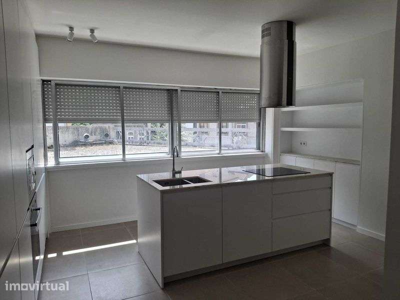 T3 renovado junto ao Metro do Campo Alegre Porto - Grande imagem: 2/12