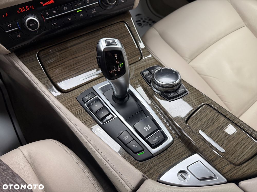 BMW Seria 5 520d xDrive Modern Line - 12