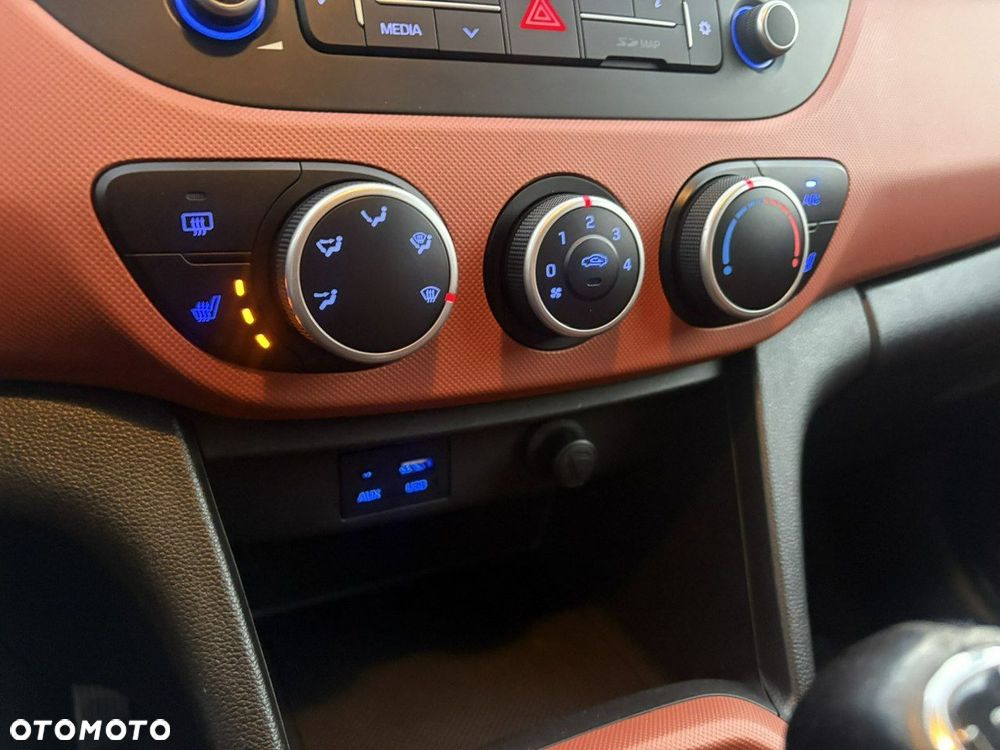 Hyundai i10 1.0 Fifa World Cup Edition - 22