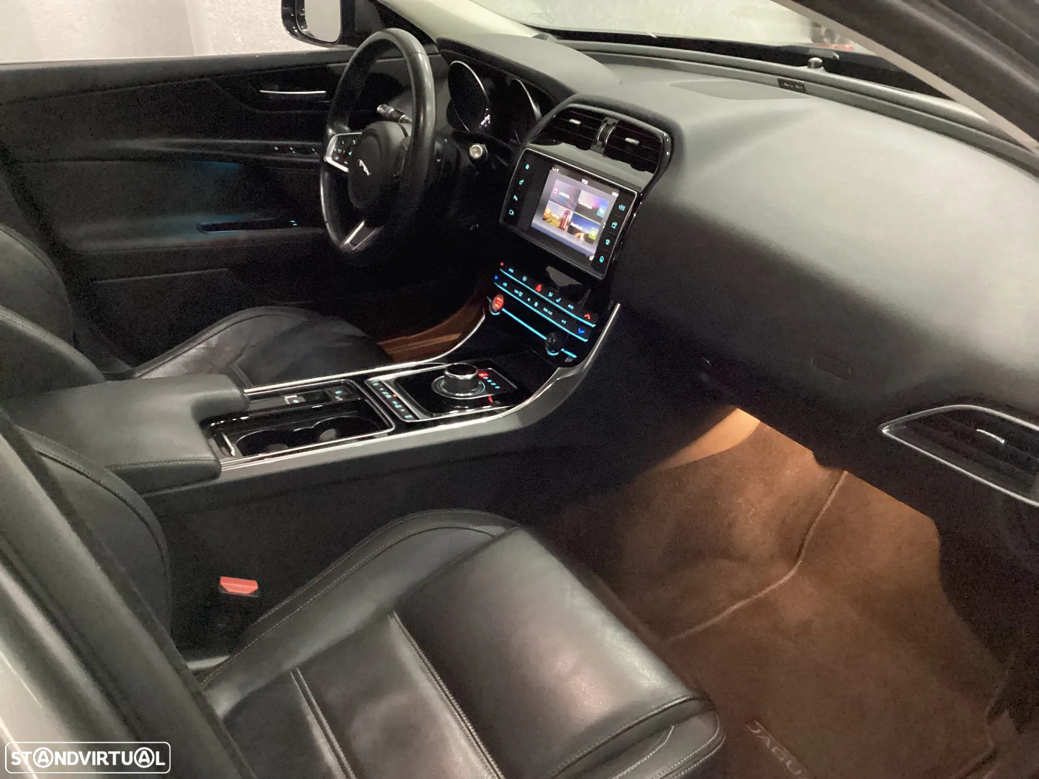 Jaguar XE - 11