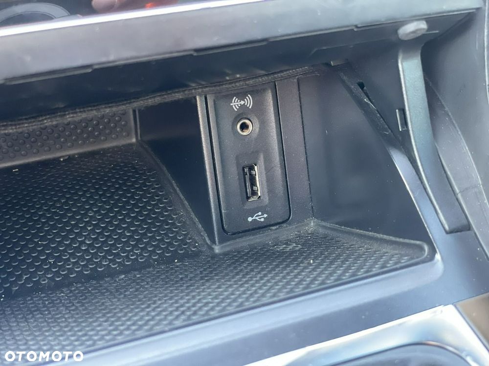 Volkswagen Golf 1.5 eTSI OPF DSG R-Line - 24