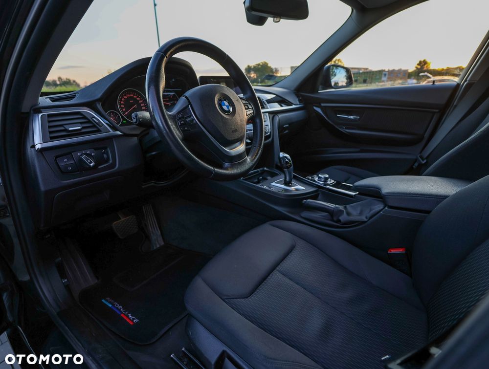 BMW Seria 3 318d - 5
