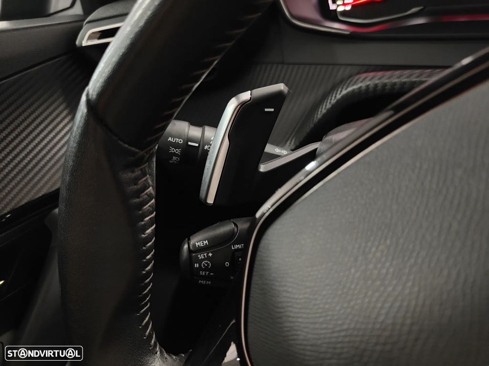 Peugeot 2008 1.2 PureTech Allure EAT8 - 49