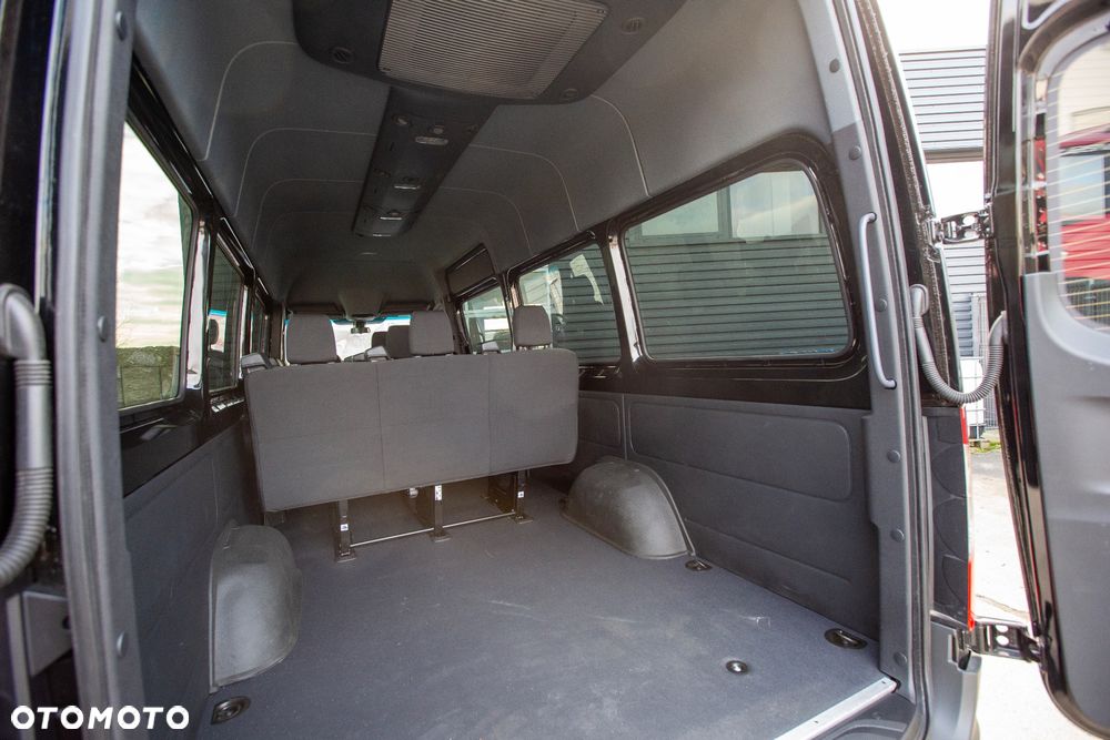 Mercedes-Benz Sprinter - 11