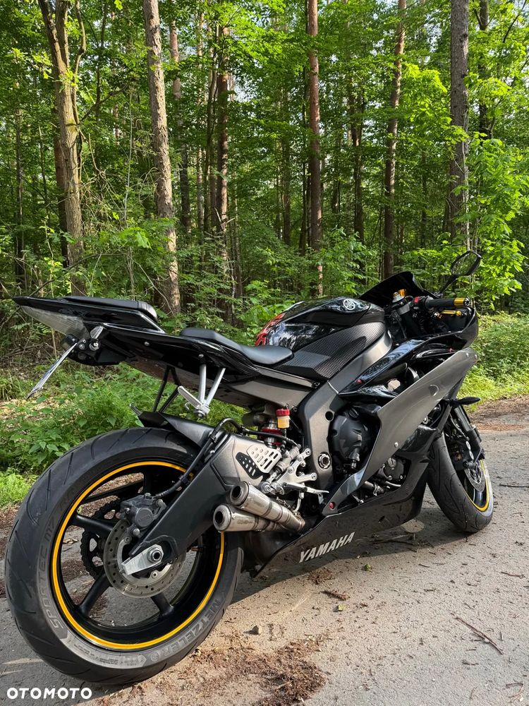 Yamaha R6 - 6