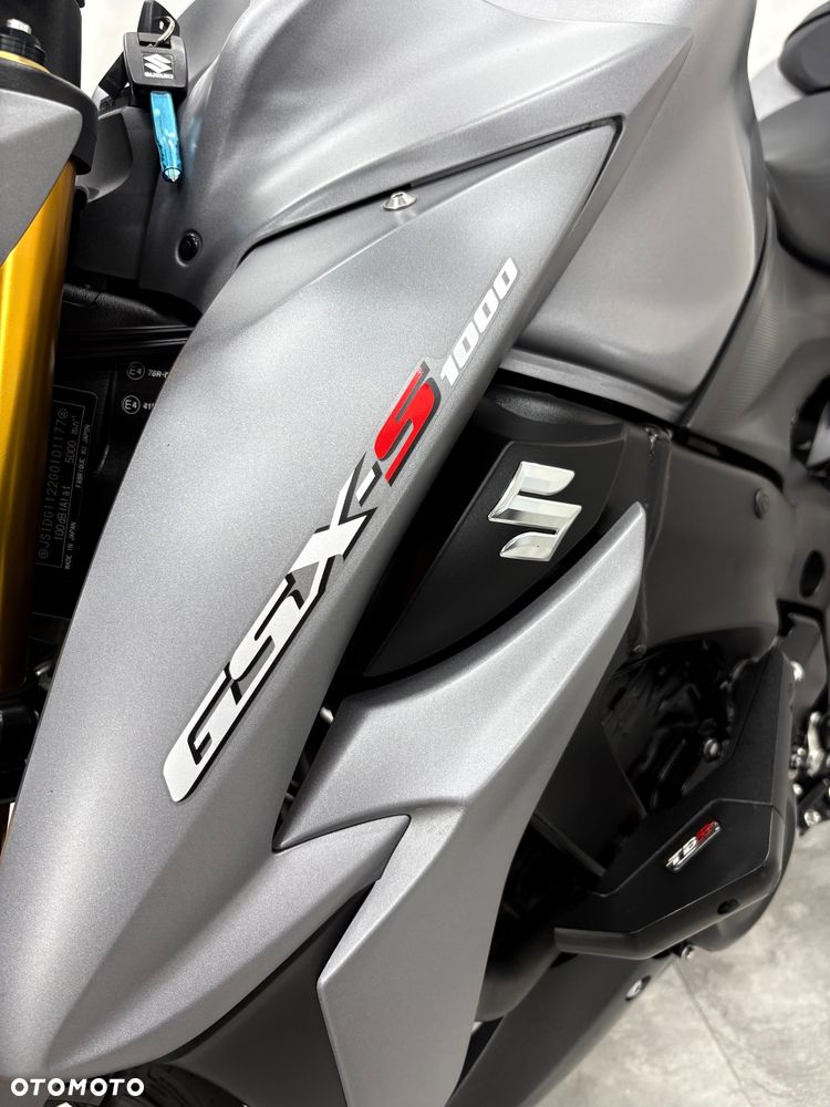 Suzuki GSX 1000 - 25