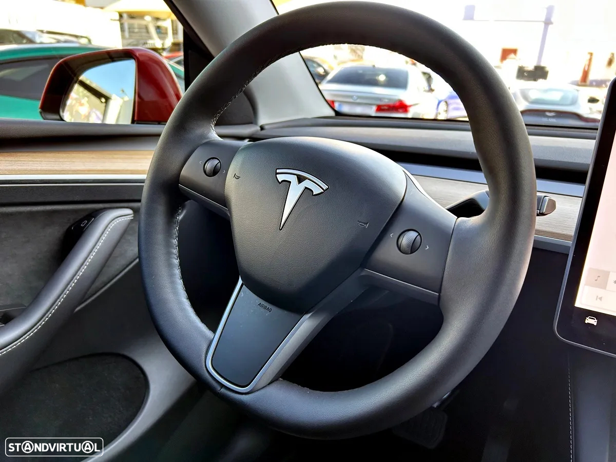 Tesla Model Y Long Range Dual Motor AWD - 13