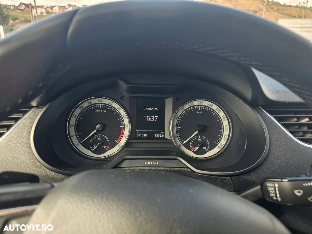 Skoda Octavia 2.0 TDI DSG 4X4 Style - 8