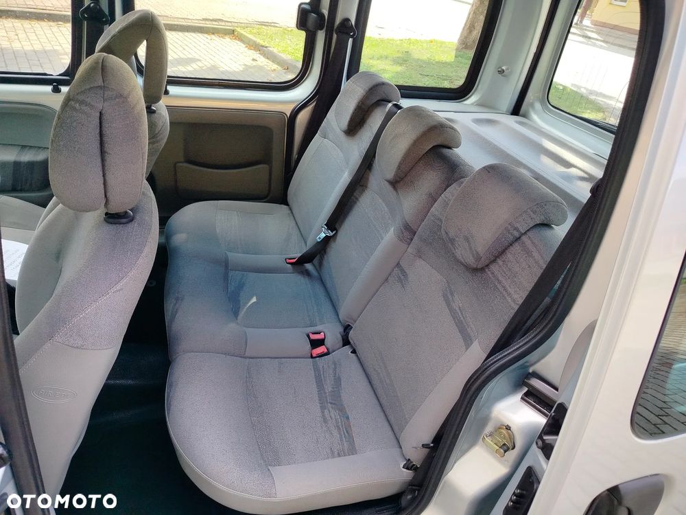 Renault Kangoo 1.6 16V Privilege - 15