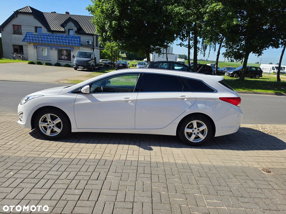Hyundai i40 Kombi blue 1.6 Family+ - 10