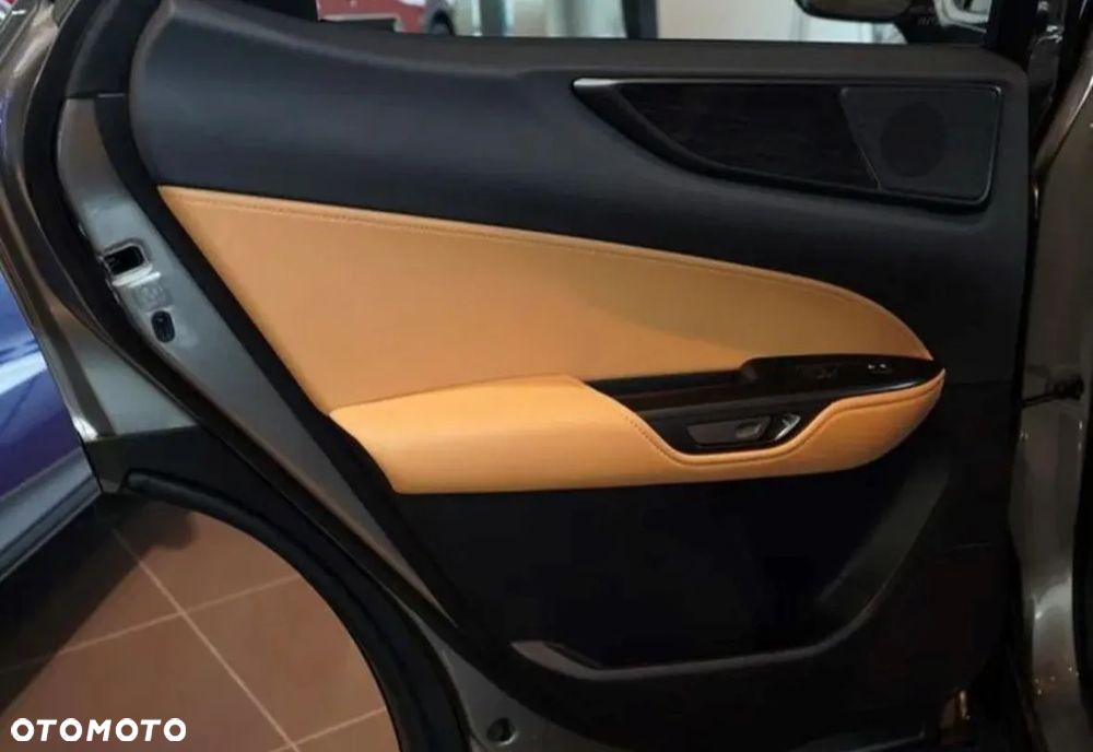 Lexus NX 350h Omotenashi AWD - 11