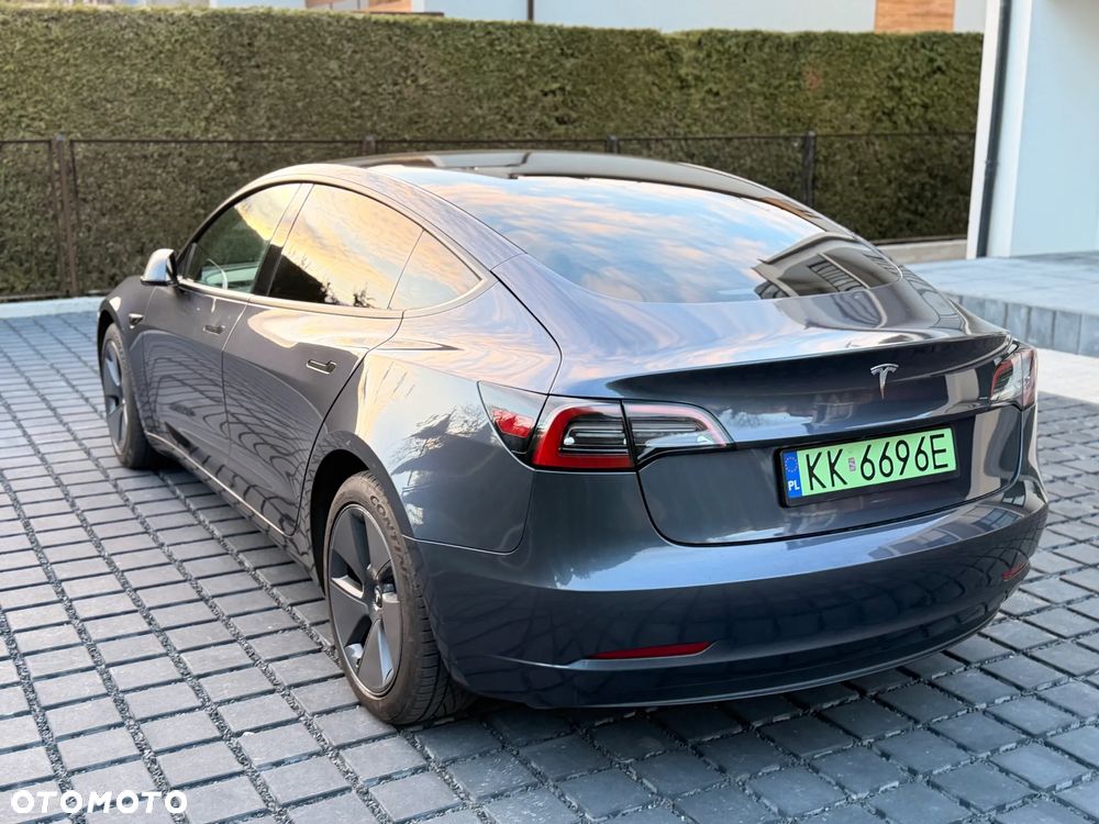 Tesla Model 3 - 4