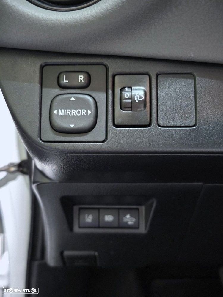 Toyota Yaris 1.5 HSD Comfort - 24