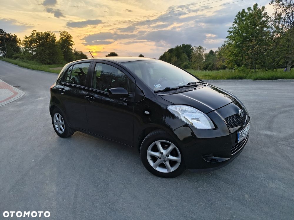 Toyota Yaris - 1