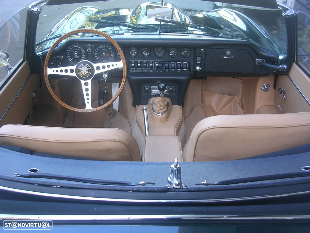Jaguar E-Type - 11