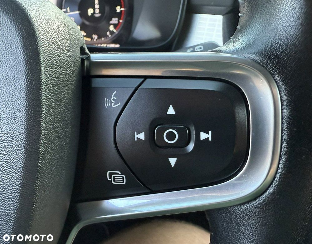 Volvo XC 40 D3 AWD Momentum Pro - 20