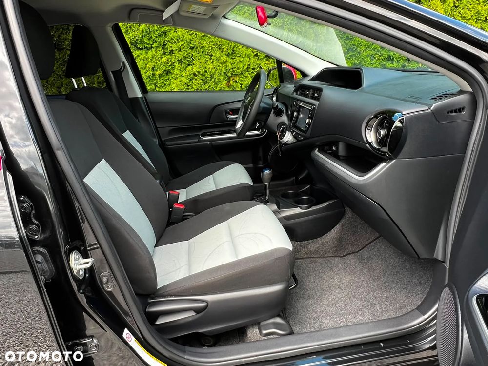 Toyota Prius Hybrid - 16