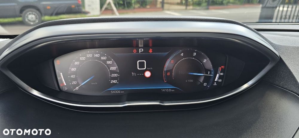 Peugeot 3008 1.5 BlueHDi Allure S&S EAT8 - 36