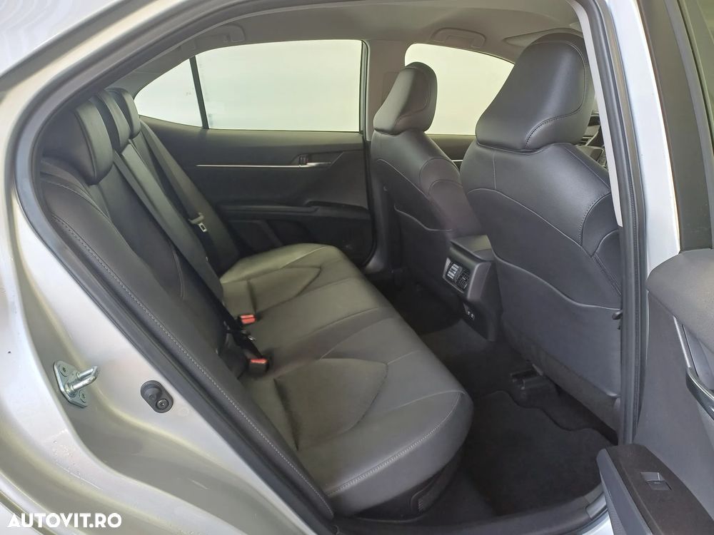 Toyota Camry 2.5 Exclusive - 24