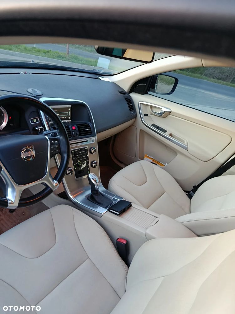 Volvo XC 60 2.4D AWD Momentum - 5