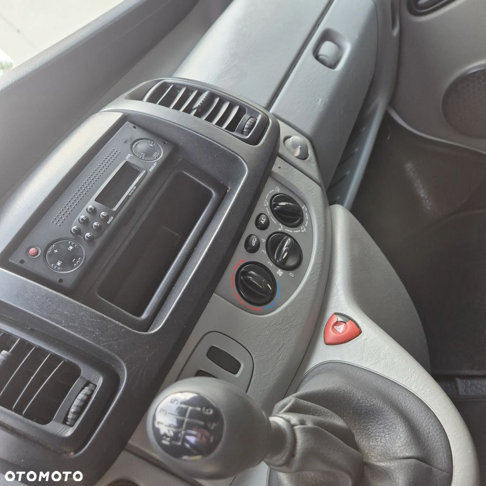 Renault Trafic - 21