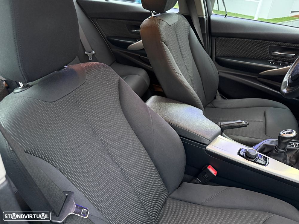 BMW 318 d Touring - 18