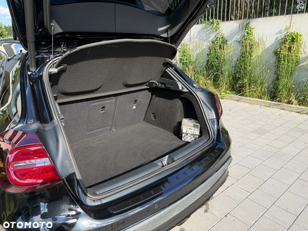 Mercedes-Benz GLA - 8