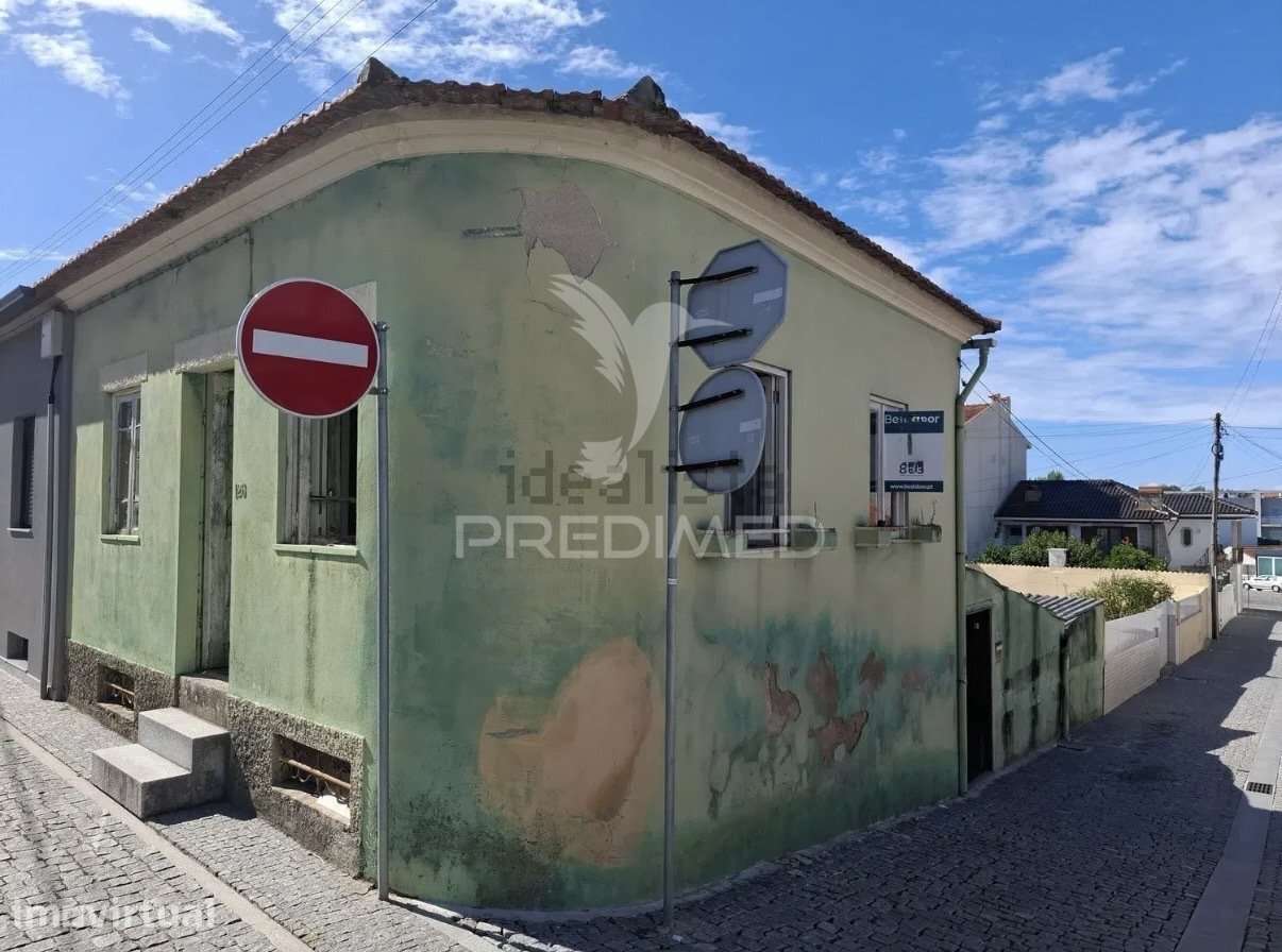 MORADIA T3 PARA RECUPERAR EM ÁRVORE, VILA DO CONDE | A 500 M DA PRA... - Grande imagem: 3/21