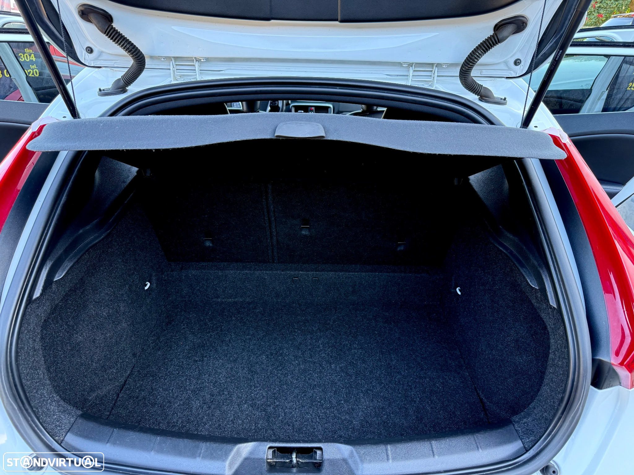 Volvo V40 1.6 D2 R-Design - 35