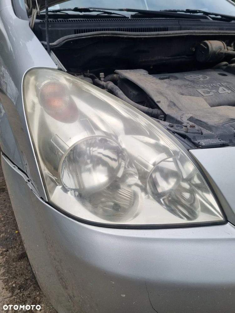 TOYOTA COROLLA VERSO II 04-07 2004 r. lampa prawy przód prawa przednia EU * - 2