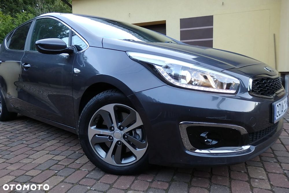 Kia Ceed 1.4 CVVT UEFA EURO 2016 - 36