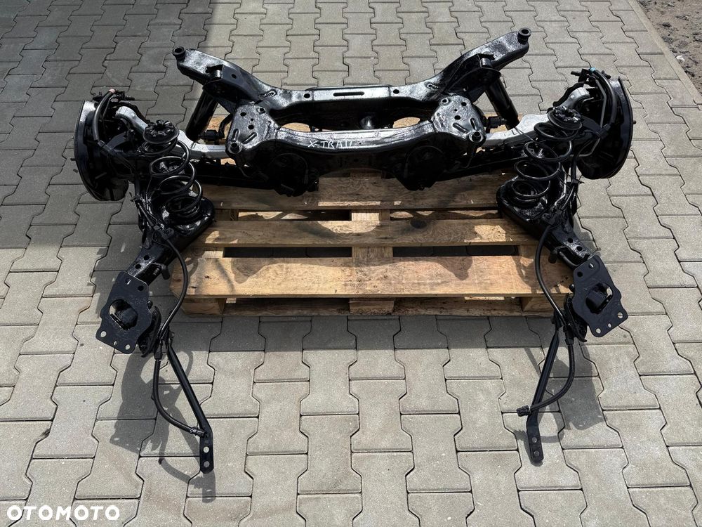 NISSAN X-TRAIL III T32 1.6 DCI 14-21 ZAWIESZENIE OŚ BELKA TYŁ KOMPLET