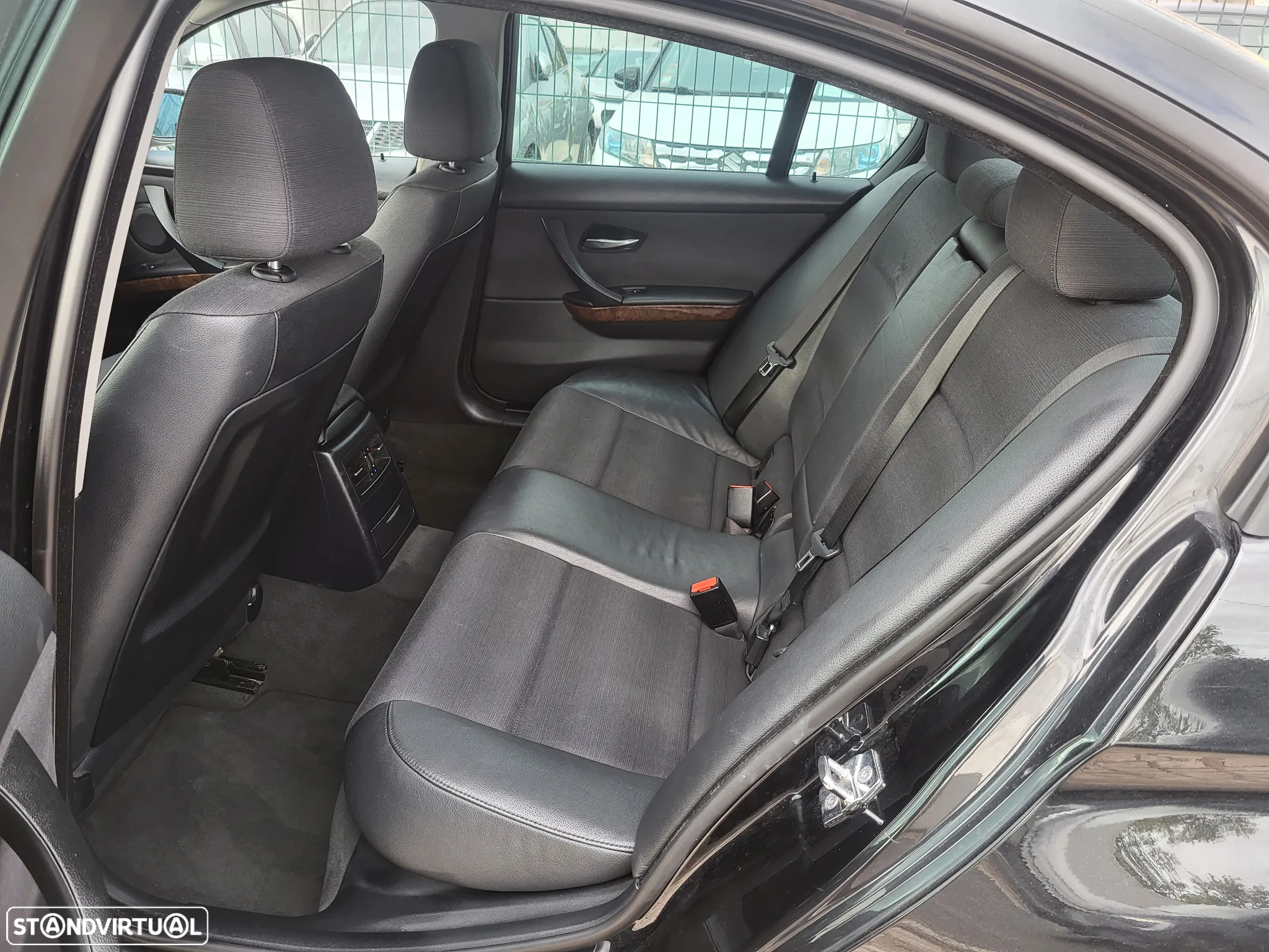 BMW 318 i Auto - 9