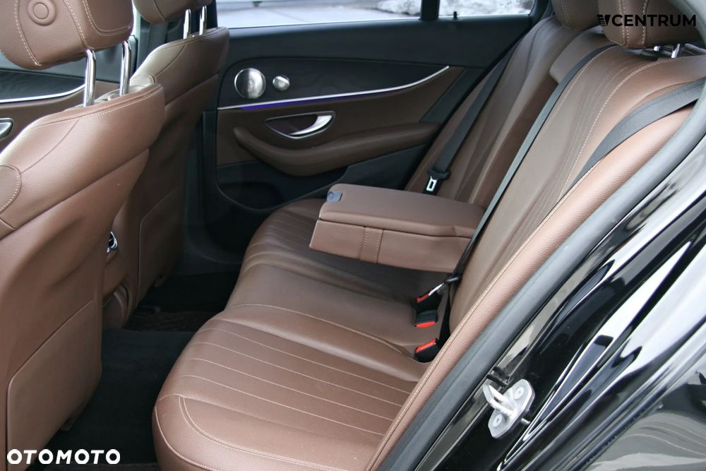 Mercedes-Benz Klasa E 300 9G-TRONIC AMG Line - 11