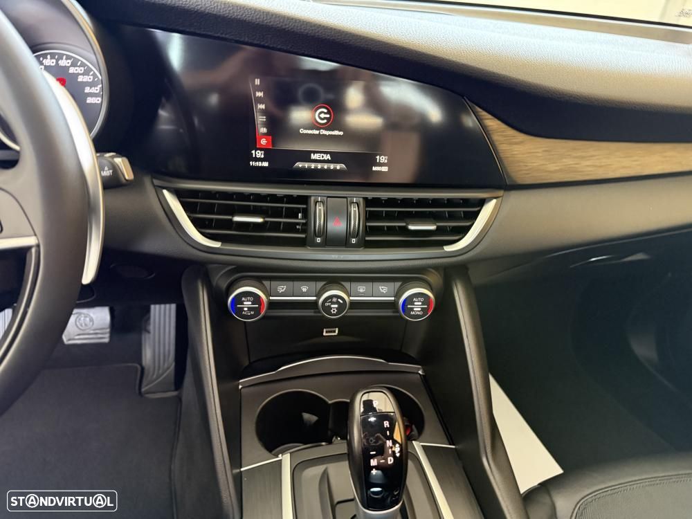 Alfa Romeo Giulia 2.2 D Super AT8 - 17