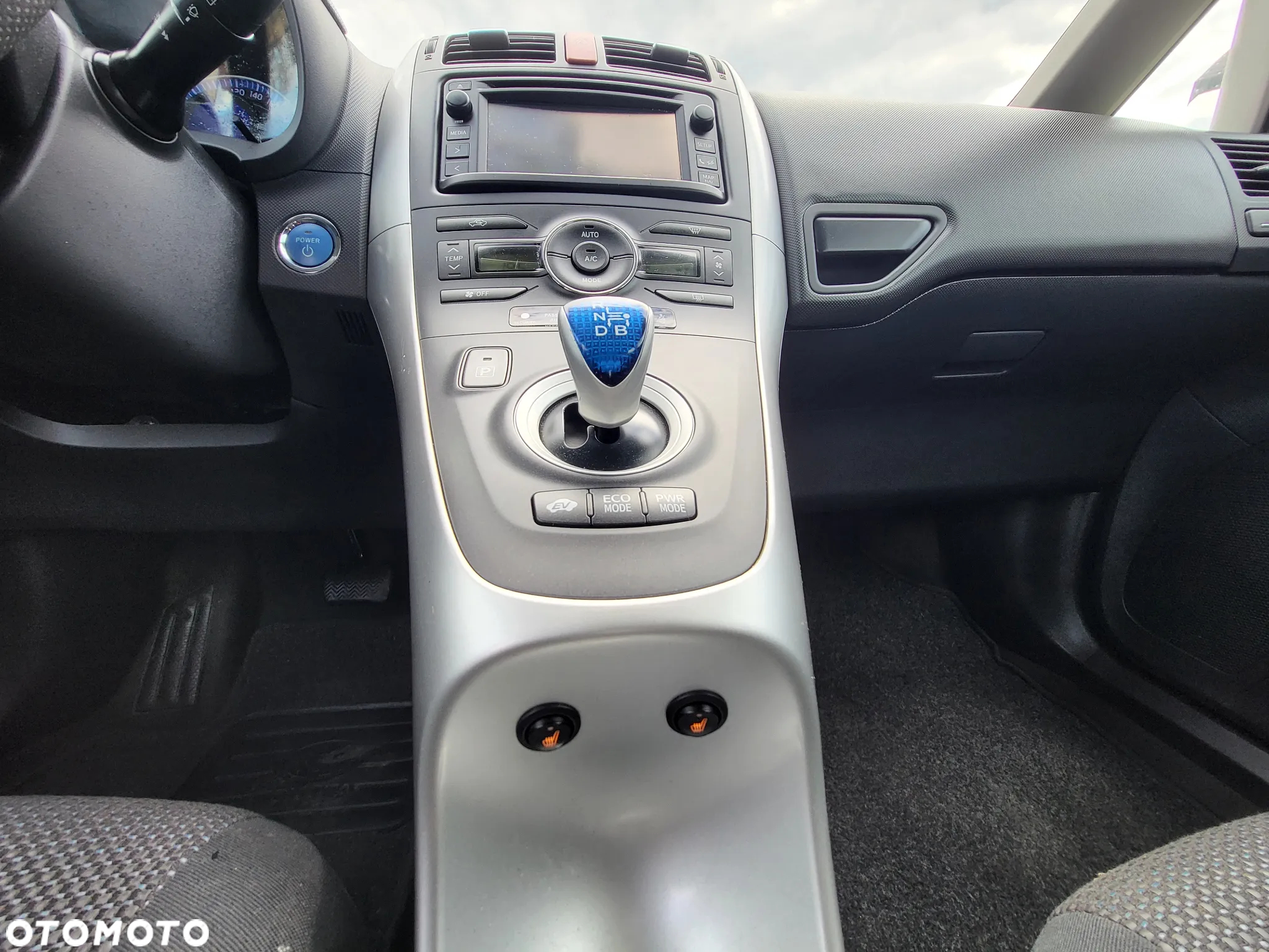 Toyota Auris 1.8 HSD Prestige NAVI - 25