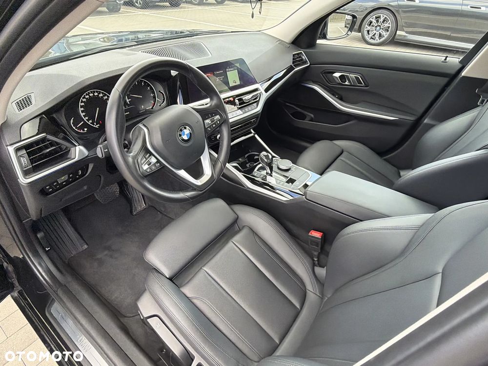 BMW Seria 3 330i Sport Line sport - 13