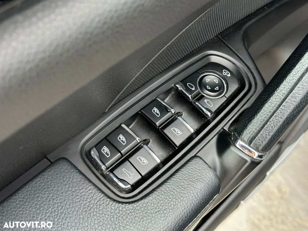 Porsche Cayenne 3.0 L - 24
