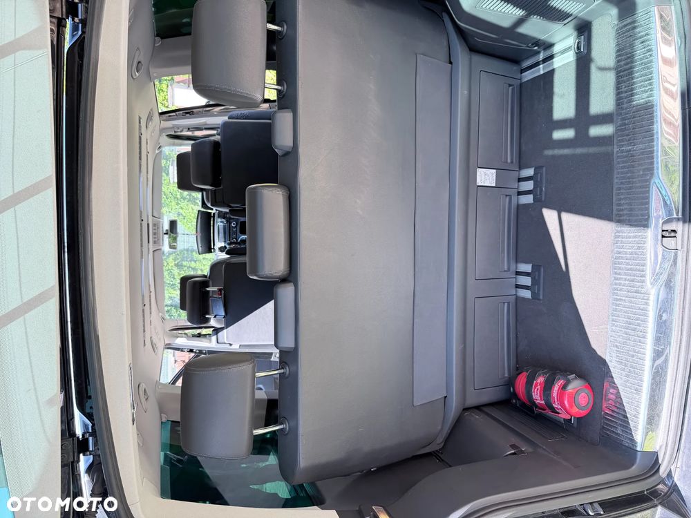 Volkswagen Multivan - 8