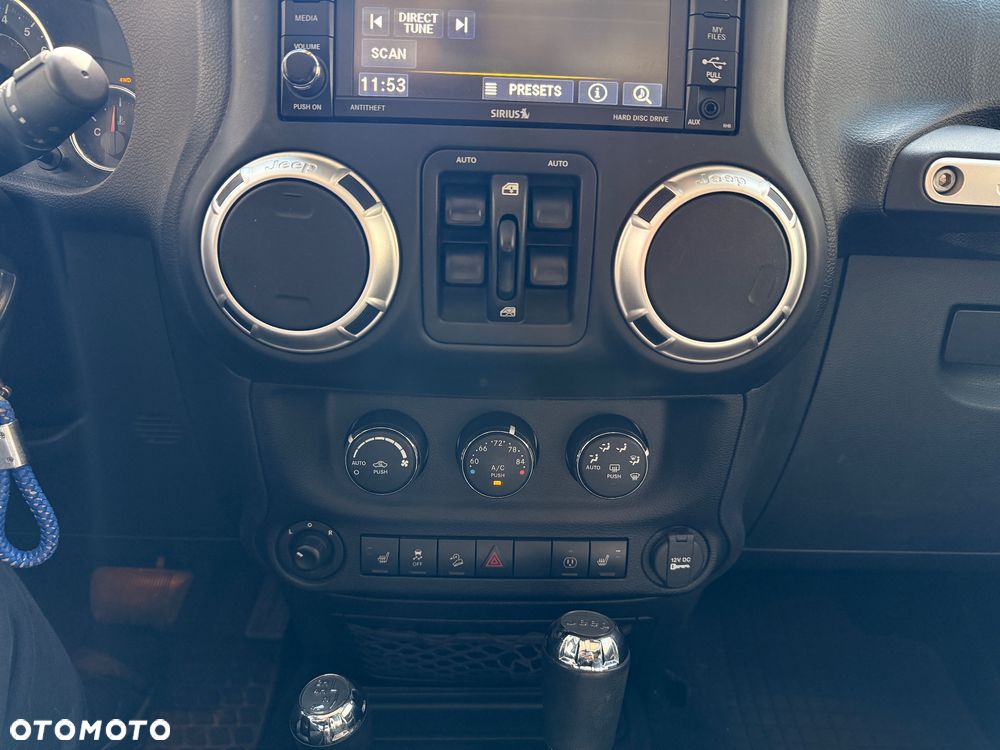 Jeep Wrangler 3.6 Unlim Sahara - 30