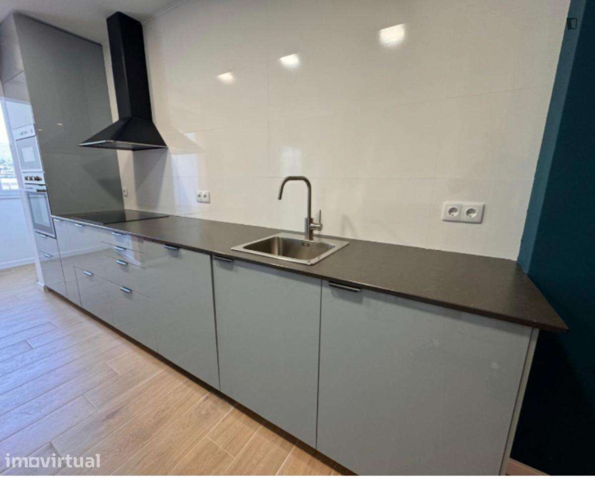 Quarto - localizado em Setubal - Grande imagem: 5/12
