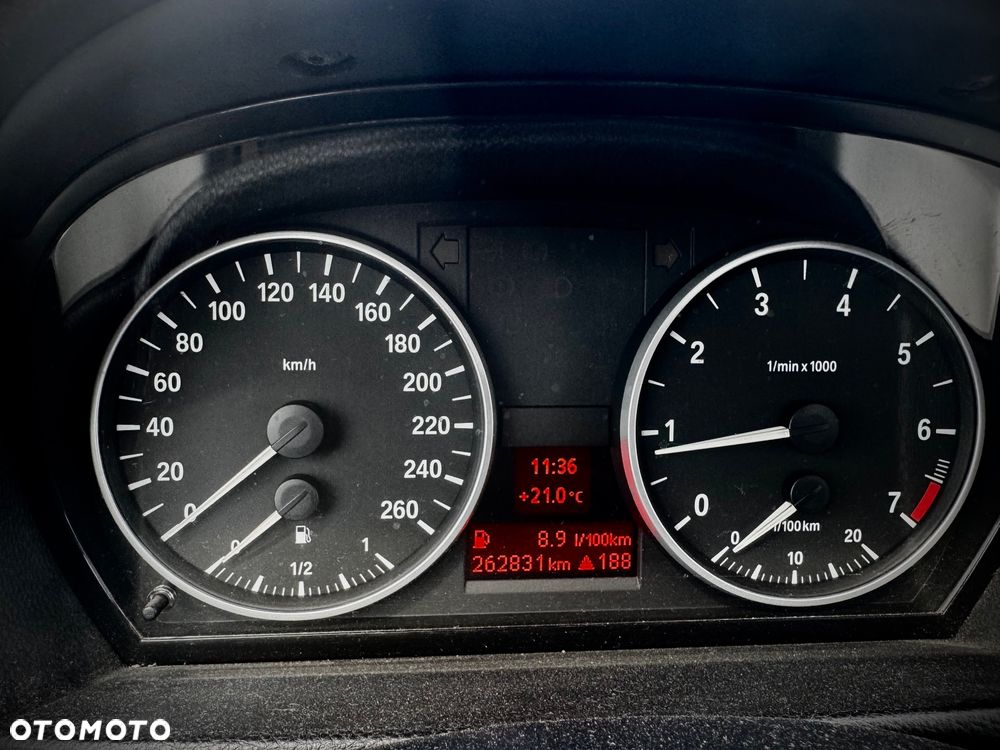 BMW Seria 3 318i - 23