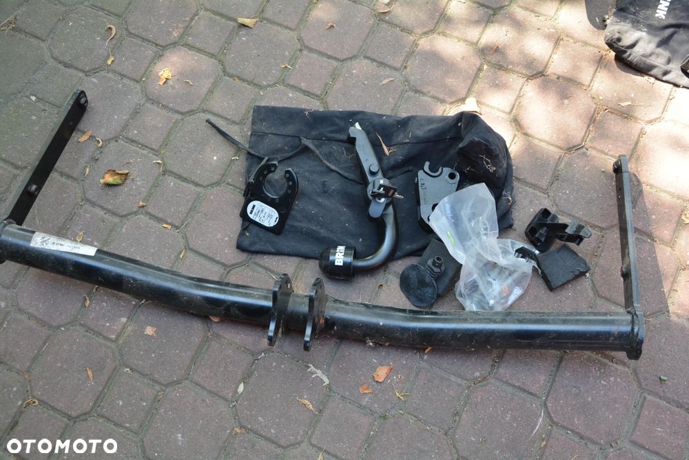 VW Golf V / Plus   -  hak wypinany Brink na klucz - 3