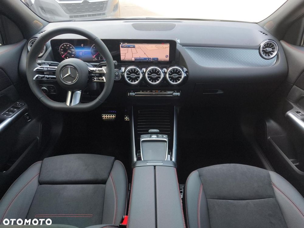 Mercedes-Benz GLA - 10