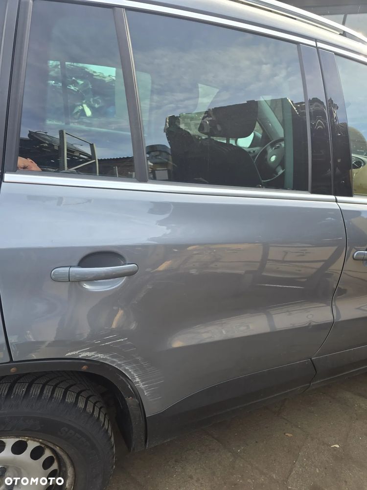 Drzwi  prawy  tył  vw  tiguan  07-16  w  kolorze  LR7N - 2