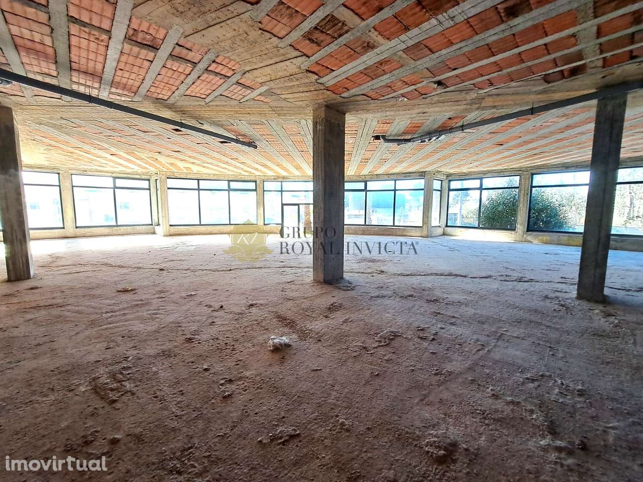 Fantástica Loja de Gaveto na Madalena – Vila Nova de Gaia - Grande imagem: 4/26