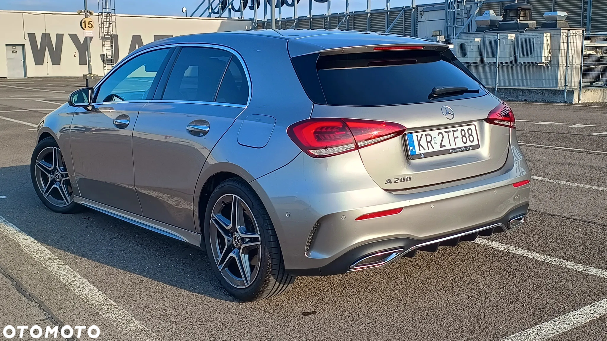 Mercedes-Benz Klasa A 200 AMG Line 7G-DCT - 3
