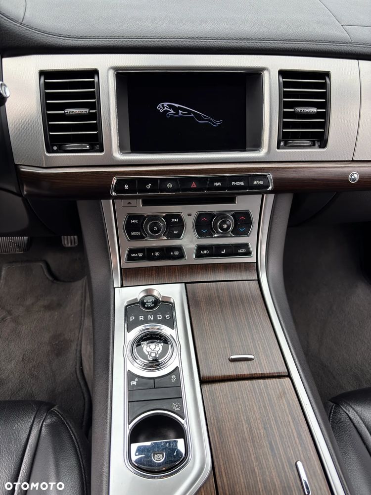 Jaguar XF 2.2 D - 18